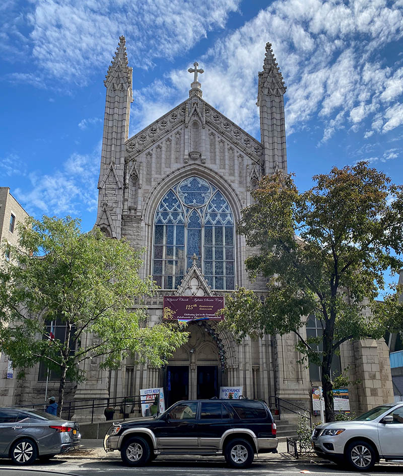 A front view of the Holyrood Episcopal Church-Iglesia Santa Cruz at 715 West 179th Street in Washington Heights