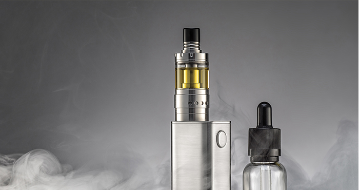 E-cigarette device and e-cigarette liquid surrounded by aerosol
