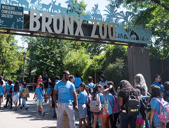 Students enttering the Bronx Zoo