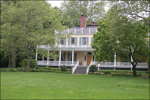 The faςade of Gracie Mansion.